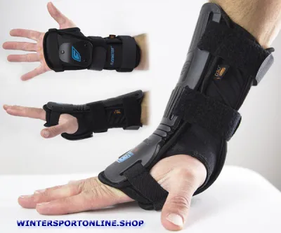 Wristguard with freedom of movement
